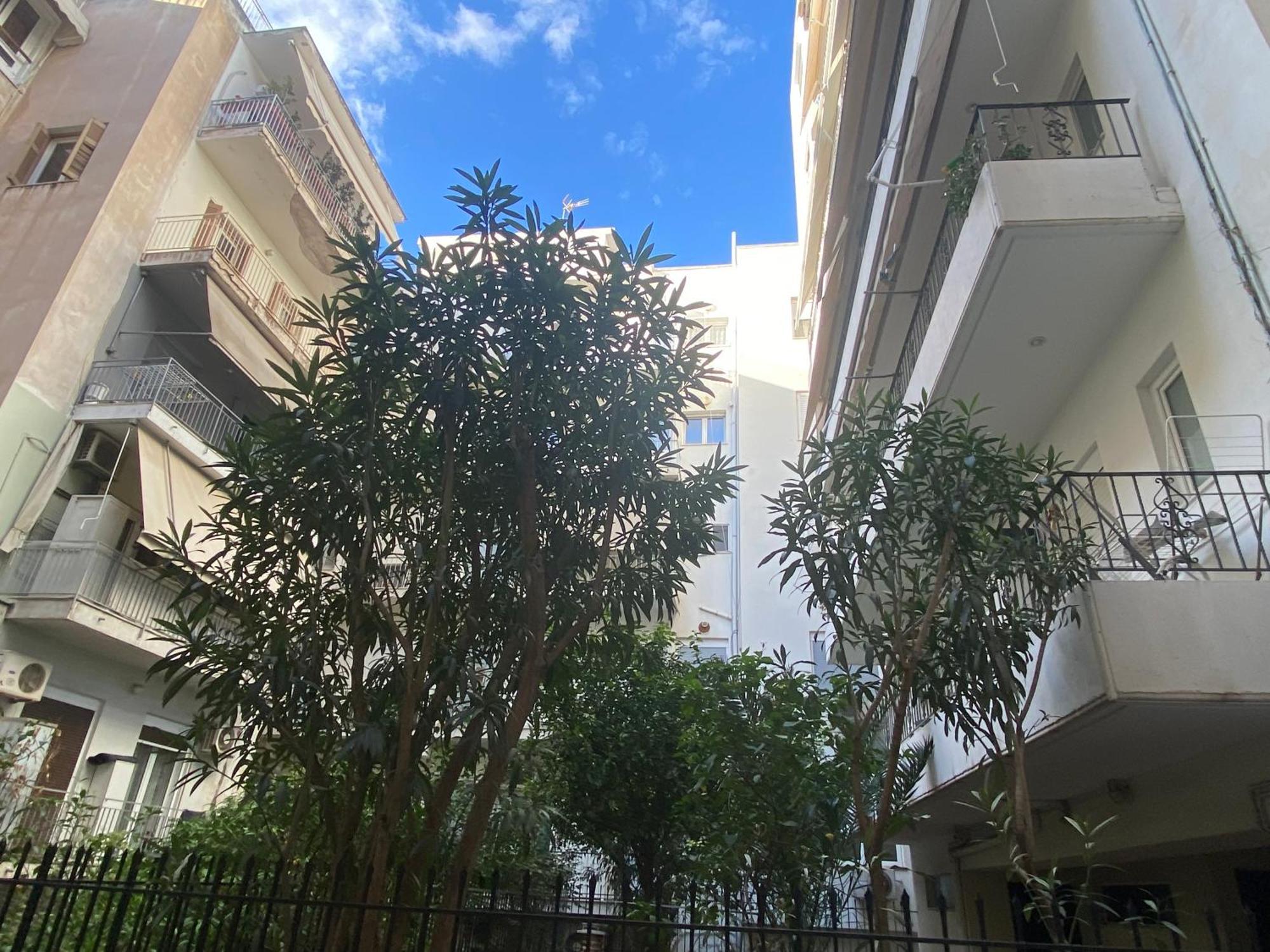 Antinoros Inn, Stylish Apartment,3' To Metro Apartment *