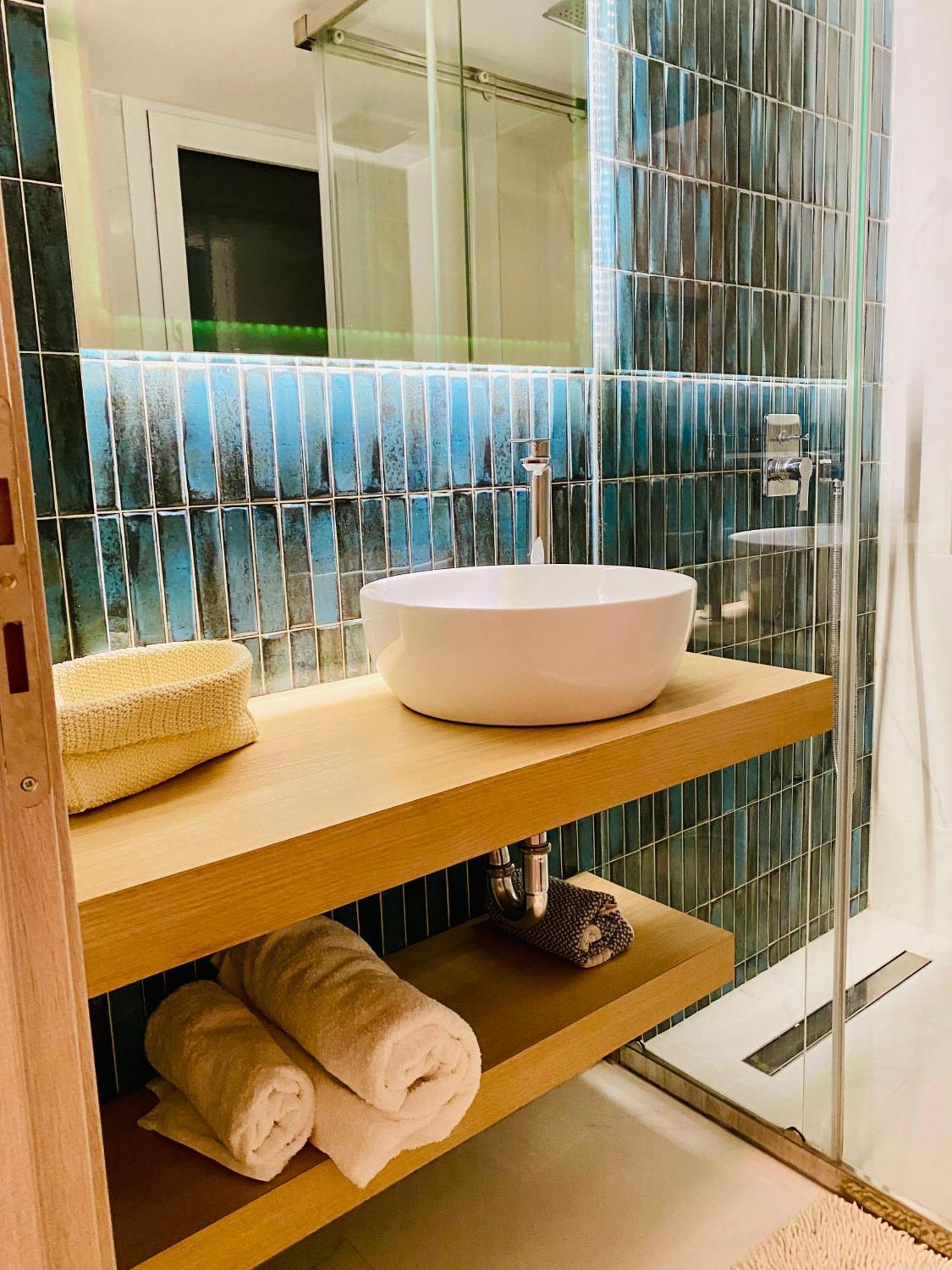 Antinoros Inn, Stylish Apartment,3' To Metro Appartamento