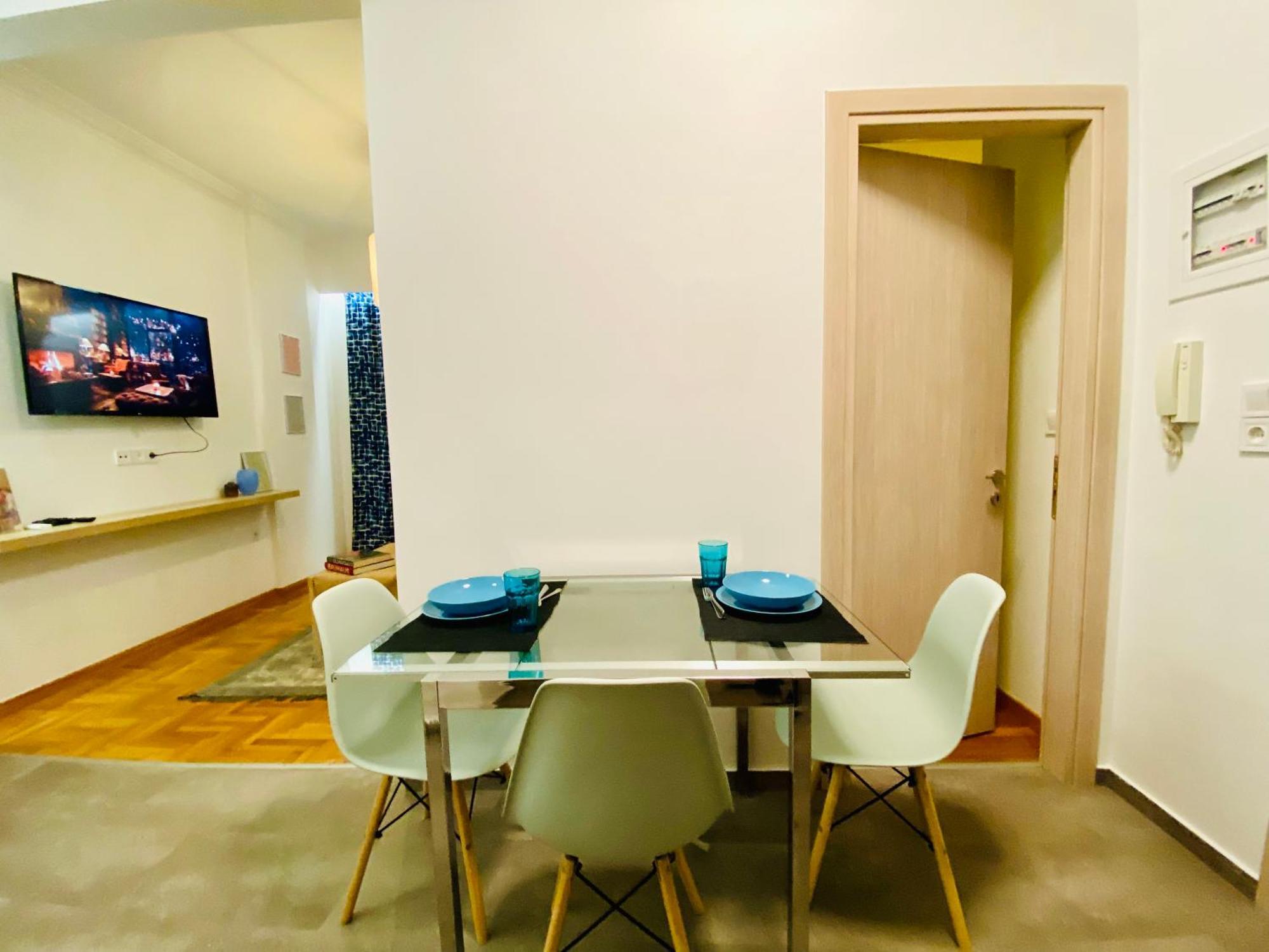 Antinoros Inn, Stylish Apartment,3' To Metro *
